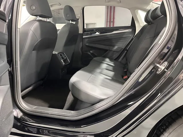Volkswagen Passat 2024 280TSI Edición de negocios interior foto 16