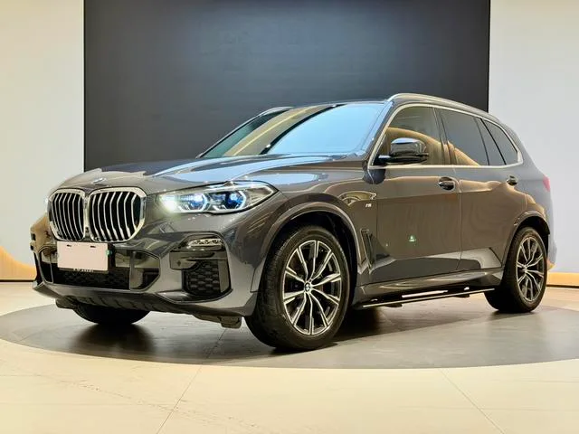 BMW X5 2021 Restyling xDrive40i M Sports suit exterior photo 1 BMW X5 2021 Restyling xDrive40i M Sports suit exterior photo 1