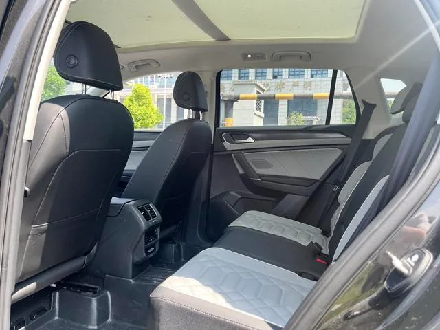 Volkswagen Tayron 2024 330TSI Two-wheel drive luxury Plus Advanced version interior photo 8 Volkswagen Tayron 2024 330TSI Two-wheel drive luxury Plus Advanced version interior photo 8