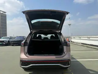 Volkswagen Tiguan L 2024 Pro 330TSI Two-wheel drive R-Line Intelligent Leading Edition interior photo 10 Volkswagen Tiguan L 2024 Pro 330TSI Two-wheel drive R-Line Intelligent Leading Edition interior photo 10