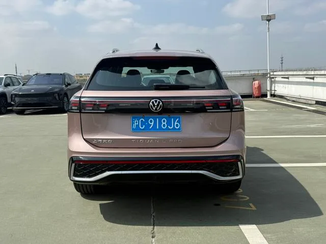 Volkswagen Tiguan L 2024 Pro 330TSI Two-wheel drive R-Line Intelligent Leading Edition interior photo 12 Volkswagen Tiguan L 2024 Pro 330TSI Two-wheel drive R-Line Intelligent Leading Edition interior photo 12