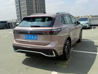 Volkswagen Tiguan L 2024 Pro 330TSI Two-wheel drive R-Line Intelligent Leading Edition interior photo 13 Volkswagen Tiguan L 2024 Pro 330TSI Two-wheel drive R-Line Intelligent Leading Edition interior photo 13