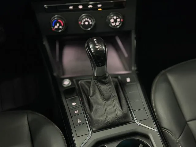 Volkswagen Passat 2020 Restyling 280TSI Business Edition Country VI interior photo 13 Volkswagen Passat 2020 Restyling 280TSI Business Edition Country VI interior photo 13