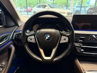 BMW 5 Series 2022 530Li Líder Traje de lujo interior foto 11 BMW 5 Series 2022 530Li Líder Traje de lujo interior foto 11