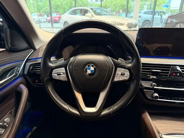 BMW 5 Series 2022 530Li Líder Traje de lujo interior foto 11 BMW 5 Series 2022 530Li Líder Traje de lujo interior foto 11