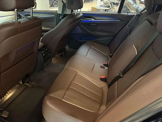 BMW 5 Series 2022 530Li Líder Traje de lujo interior foto 12 BMW 5 Series 2022 530Li Líder Traje de lujo interior foto 12