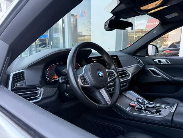 BMW X6 2022 xDrive40i Tipo de lujo M Conjunto deportivo interior foto 12 BMW X6 2022 xDrive40i Tipo de lujo M Conjunto deportivo interior foto 12