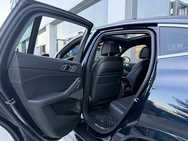 BMW X6 2022 xDrive40i Tipo de lujo M Conjunto deportivo interior foto 14 BMW X6 2022 xDrive40i Tipo de lujo M Conjunto deportivo interior foto 14