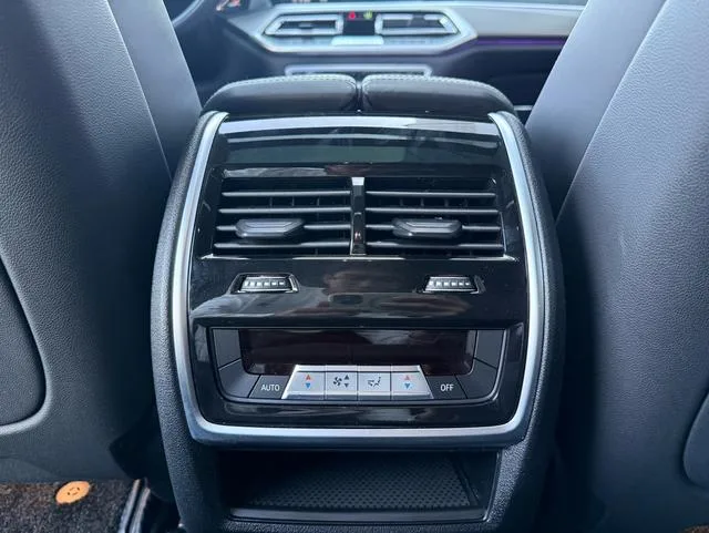 BMW X6 2022 xDrive40i Tipo de lujo M Conjunto deportivo interior foto 16 BMW X6 2022 xDrive40i Tipo de lujo M Conjunto deportivo interior foto 16