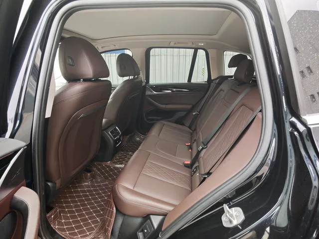 BMW X3 2022 Модификация xDrive25i M Спортивный костюм интерьер фото 11 BMW X3 2022 Модификация xDrive25i M Спортивный костюм интерьер фото 11