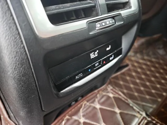 BMW X3 2022 Модификация xDrive25i M Спортивный костюм интерьер фото 12 BMW X3 2022 Модификация xDrive25i M Спортивный костюм интерьер фото 12