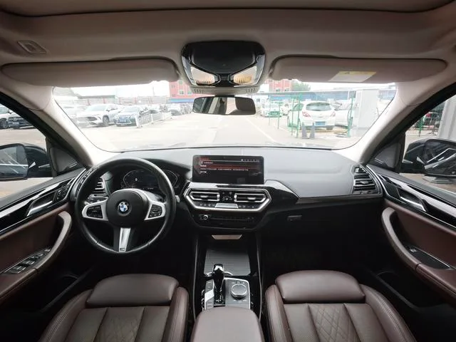 BMW X3 2022 Модификация xDrive25i M Спортивный костюм интерьер фото 13 BMW X3 2022 Модификация xDrive25i M Спортивный костюм интерьер фото 13