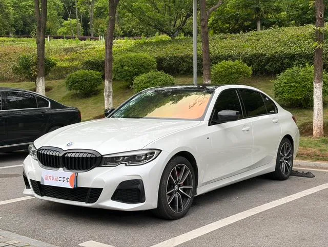 BMW 3 Series 2022 Reforma 325Li M Conjunto deportivo exterior foto 1 BMW 3 Series 2022 Reforma 325Li M Conjunto deportivo exterior foto 1