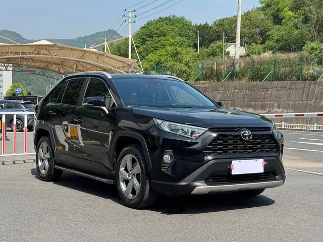 Toyota RAV4 2021 2.0L CVT Versión de lujo de tracción a dos ruedas exterior foto 3 Toyota RAV4 2021 2.0L CVT Versión de lujo de tracción a dos ruedas exterior foto 3