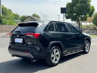 Toyota RAV4 2021 2.0L CVT Versión de lujo de tracción a dos ruedas exterior foto 5 Toyota RAV4 2021 2.0L CVT Versión de lujo de tracción a dos ruedas exterior foto 5