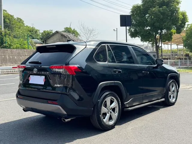 Toyota RAV4 2021 2.0L CVT Versión de lujo de tracción a dos ruedas exterior foto 5 Toyota RAV4 2021 2.0L CVT Versión de lujo de tracción a dos ruedas exterior foto 5
