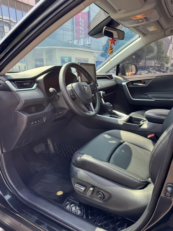 Toyota RAV4 2021 2.0L CVT Versión de lujo de tracción a dos ruedas exterior foto 8 Toyota RAV4 2021 2.0L CVT Versión de lujo de tracción a dos ruedas exterior foto 8