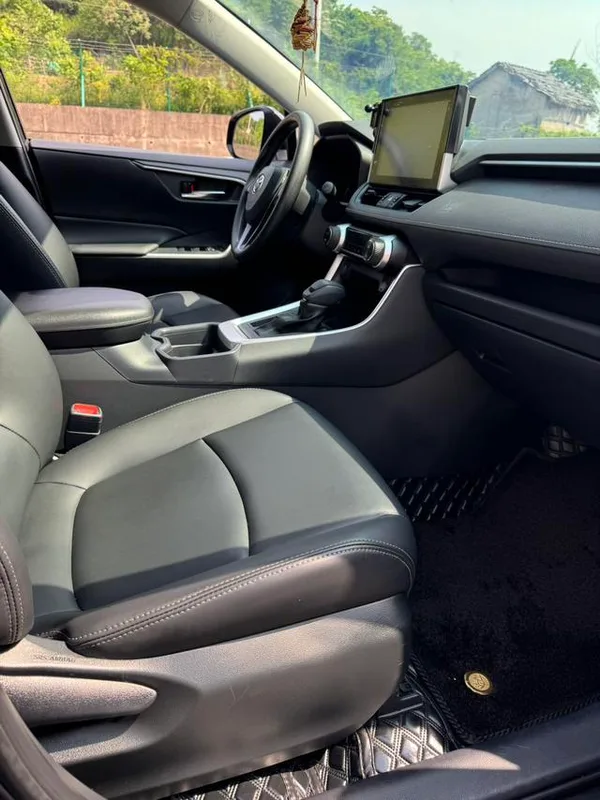 Toyota RAV4 2021 2.0L CVT Versión de lujo de tracción a dos ruedas interior foto 11 Toyota RAV4 2021 2.0L CVT Versión de lujo de tracción a dos ruedas interior foto 11