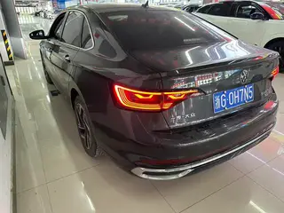 Volkswagen Sagitar 2023 300TSI DSG Versión más allá exterior foto 4