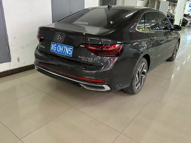 Volkswagen Sagitar 2023 300TSI DSG Versión más allá interior foto 6