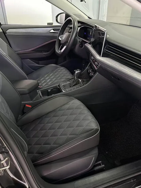 Volkswagen Sagitar 2023 300TSI DSG Versión más allá interior foto 8