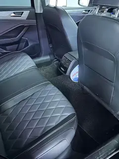 Volkswagen Sagitar 2023 300TSI DSG Versión más allá interior foto 9