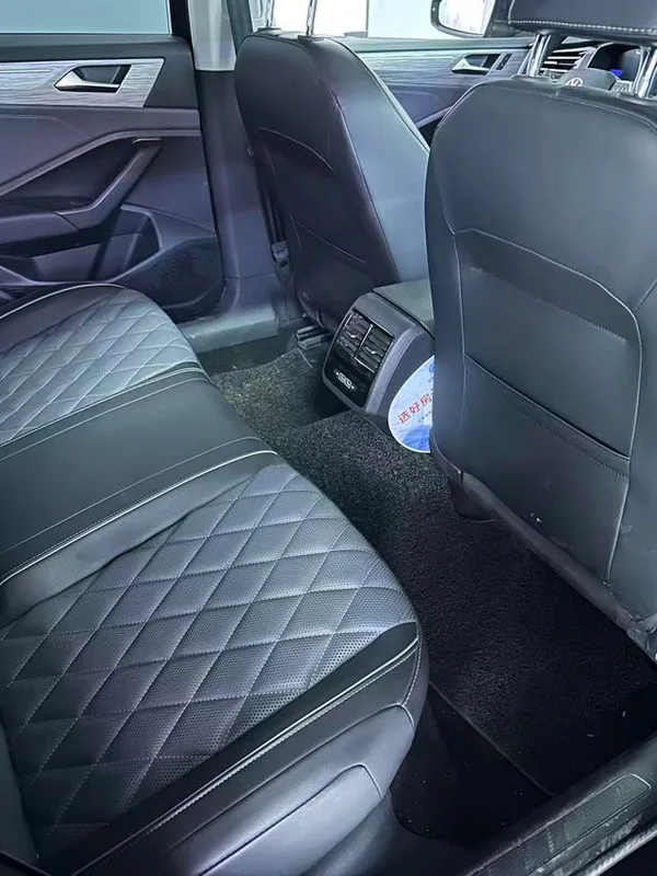 Volkswagen Sagitar 2023 300TSI DSG Versión más allá interior foto 9