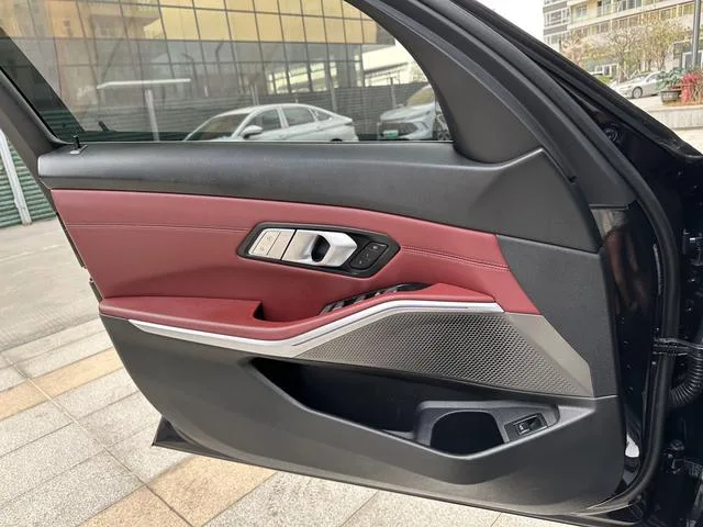 BMW 3 Series 2022 325Li M Sports suit interior photo 17 BMW 3 Series 2022 325Li M Sports suit interior photo 17