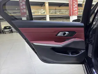BMW 3 Series 2023 325Li M Conjunto deportivo interior foto 12 BMW 3 Series 2023 325Li M Conjunto deportivo interior foto 12