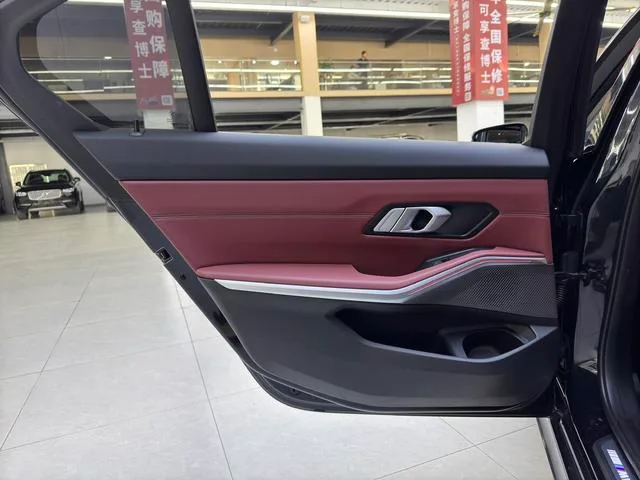 BMW 3 Series 2023 325Li M Conjunto deportivo interior foto 12 BMW 3 Series 2023 325Li M Conjunto deportivo interior foto 12