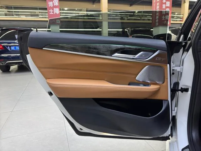 BMW 6 Series GT 2022 630i M Conjunto deportivo interior foto 11
