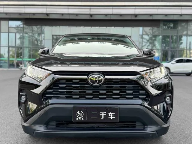 Toyota RAV4 2024 2.0L CVT Versión urbana de tracción en dos ruedas exterior foto 2