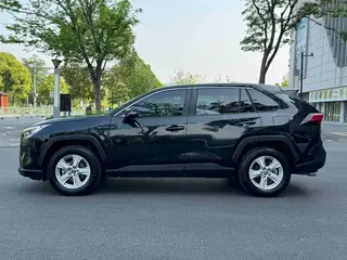 Toyota RAV4 2024 2.0L CVT Versión urbana de tracción en dos ruedas exterior foto 3