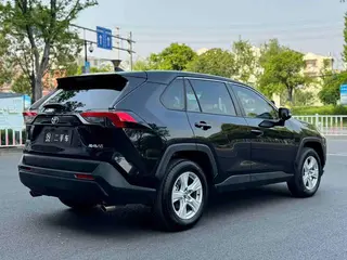 Toyota RAV4 2024 2.0L CVT Versión urbana de tracción en dos ruedas exterior foto 7