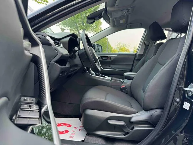 Toyota RAV4 2024 2.0L CVT Versión urbana de tracción en dos ruedas interior foto 12
