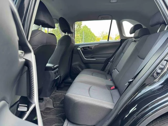 Toyota RAV4 2024 2.0L CVT Versión urbana de tracción en dos ruedas interior foto 14