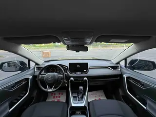 Toyota RAV4 2024 2.0L CVT Versión urbana de tracción en dos ruedas interior foto 16