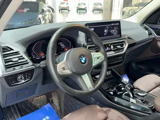 BMW X3 2022 xDrive25i M Ensemble de sport intérieur photo 13 BMW X3 2022 xDrive25i M Ensemble de sport intérieur photo 13