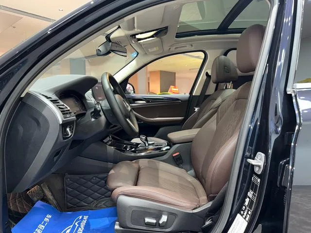 BMW X3 2022 xDrive25i M Ensemble de sport intérieur photo 18 BMW X3 2022 xDrive25i M Ensemble de sport intérieur photo 18