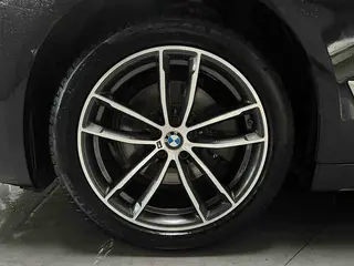 BMW 5 Series 2022 525Li M Sports suit exterior photo 2 BMW 5 Series 2022 525Li M Sports suit exterior photo 2