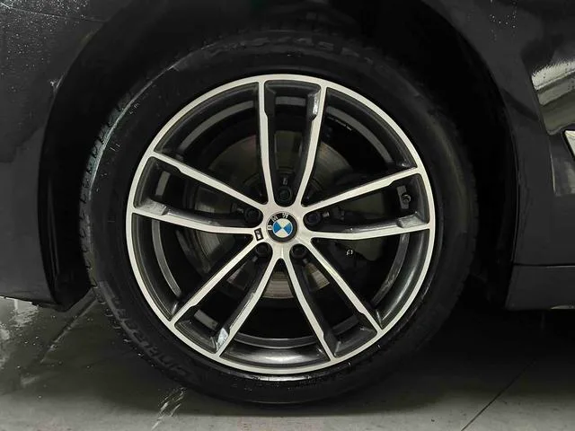 BMW 5 Series 2022 525Li M Sports suit exterior photo 2 BMW 5 Series 2022 525Li M Sports suit exterior photo 2