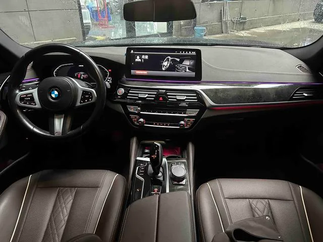 BMW 5 Series 2022 525Li M Sports suit interior photo 11 BMW 5 Series 2022 525Li M Sports suit interior photo 11