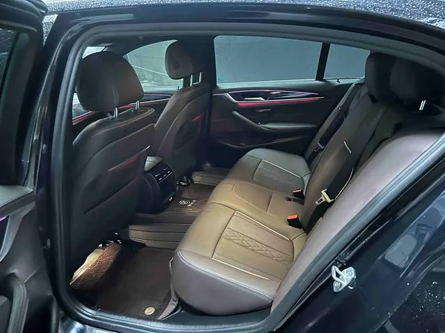 BMW 5 Series 2022 525Li M Sports suit interior photo 13 BMW 5 Series 2022 525Li M Sports suit interior photo 13