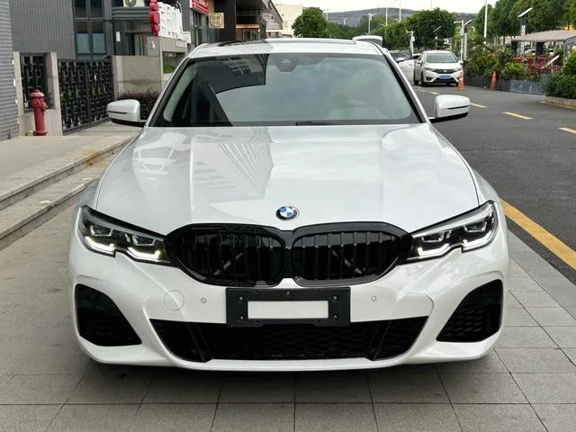 BMW 3 Series 2022 325Li M Conjunto deportivo exterior foto 4 BMW 3 Series 2022 325Li M Conjunto deportivo exterior foto 4