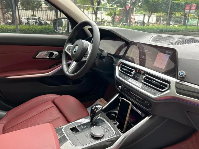 BMW 3 Series 2022 325Li M Conjunto deportivo exterior foto 5 BMW 3 Series 2022 325Li M Conjunto deportivo exterior foto 5