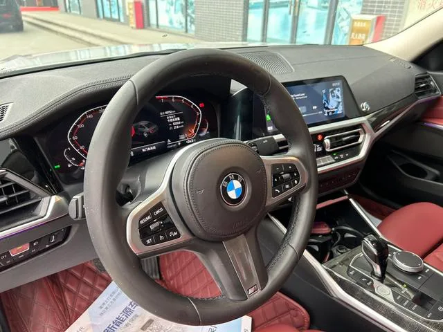 BMW 3 Series 2022 325Li M Conjunto deportivo interior foto 9 BMW 3 Series 2022 325Li M Conjunto deportivo interior foto 9