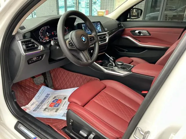 BMW 3 Series 2022 325Li M Conjunto deportivo interior foto 10 BMW 3 Series 2022 325Li M Conjunto deportivo interior foto 10