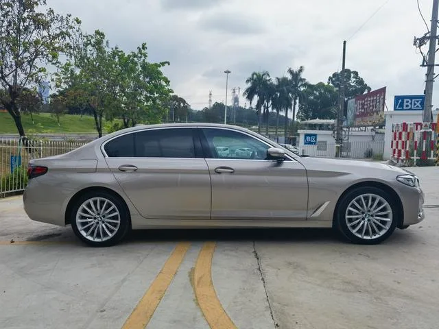 BMW 5 Series 2022 Segundo cambio 530Li Tipo de lujo Traje de lujo exterior foto 4 BMW 5 Series 2022 Segundo cambio 530Li Tipo de lujo Traje de lujo exterior foto 4