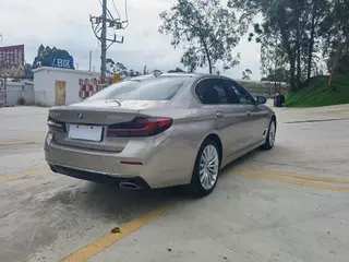 BMW 5 Series 2022 Segundo cambio 530Li Tipo de lujo Traje de lujo exterior foto 5 BMW 5 Series 2022 Segundo cambio 530Li Tipo de lujo Traje de lujo exterior foto 5