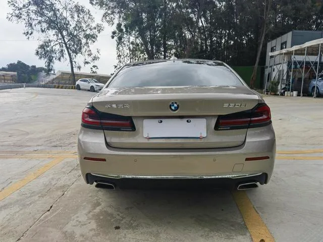 BMW 5 Series 2022 Segundo cambio 530Li Tipo de lujo Traje de lujo exterior foto 6 BMW 5 Series 2022 Segundo cambio 530Li Tipo de lujo Traje de lujo exterior foto 6